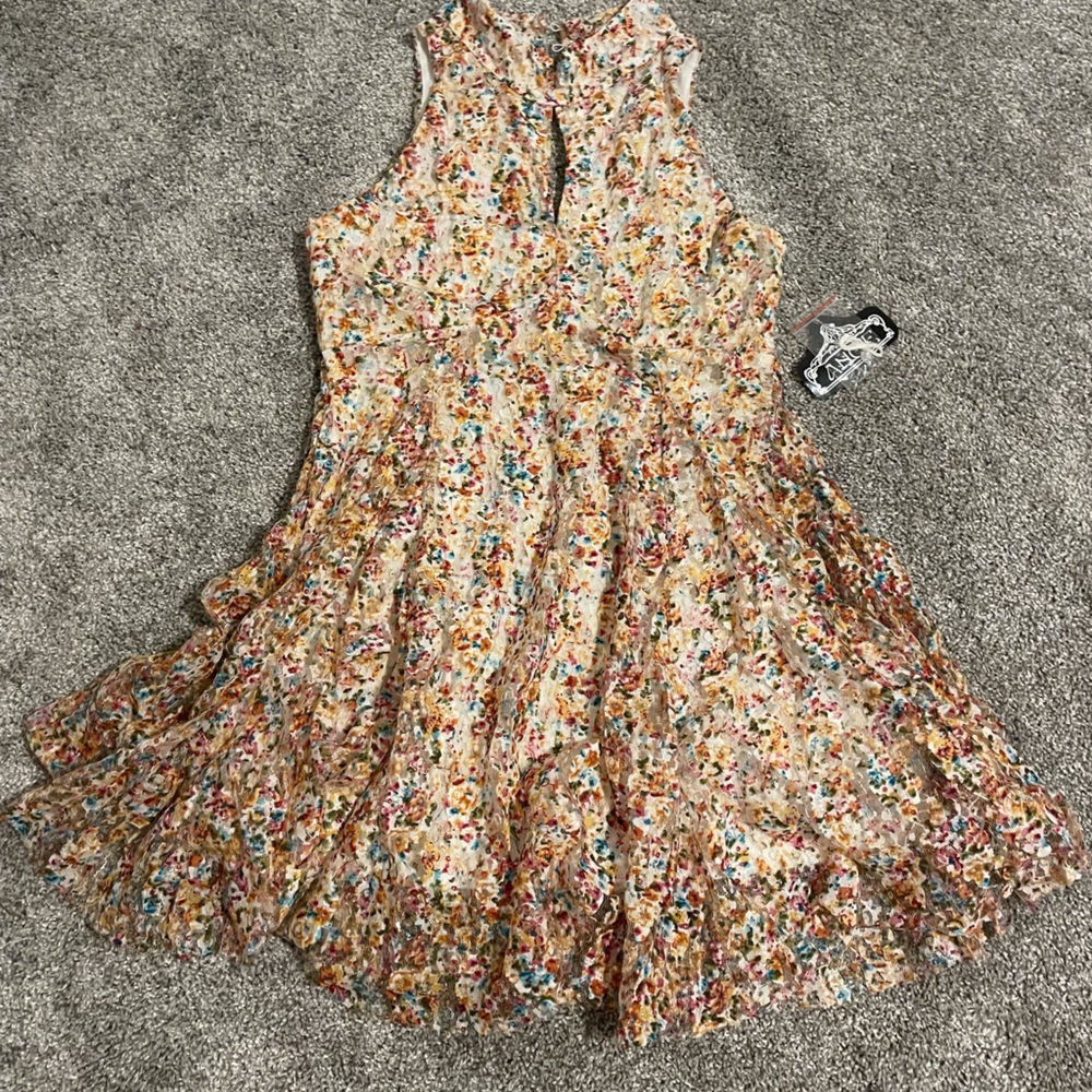 Angie NWT High Neck Floral Dress 💐